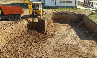 Рытье котлованов под фундамент в Гае – цена от 2605 руб. за м3 | 2Землекопа-Гай