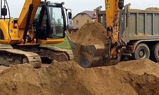 Выкопать яму экскаватором в Гае от 938 руб. - 2Землекопа-Гай
