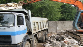 Вывоз строительного мусора с участка в Гае недорого от 1563 руб. | 2Землекопа-Гай